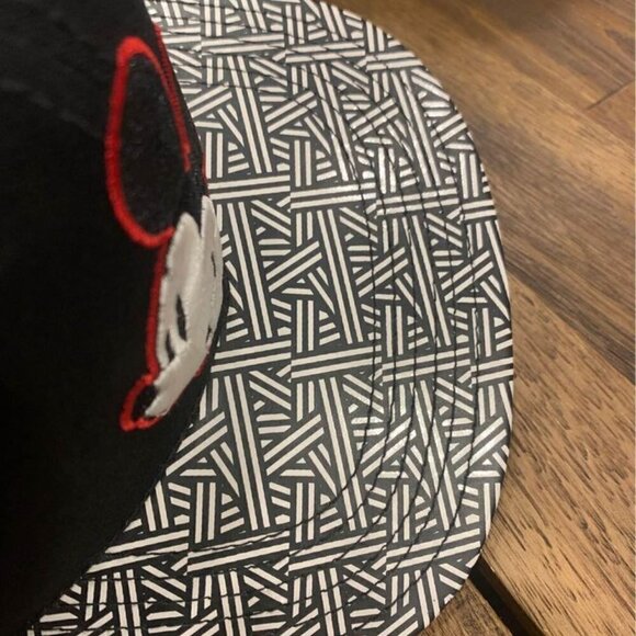 DISNEY Mickey Mouse hat. 85% cotton. New. - Picture 6 of 10